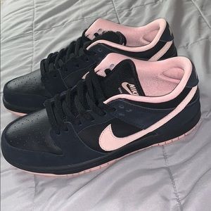 NIKE SB DUNK LOW PRO BLACK AND BABY PINK